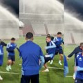 (VIDEO) Hladan tuš: Grci poranili na Marakanu, pa bežali