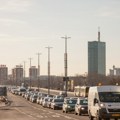 Jutarnji sudar na Brankovom mostu: Motocikl udario u "mercedes", srećom najviše stradao saobraćaj