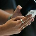 Godinama smo čekali preklopni iPhone, a sada se kupci plaše da ga otvore