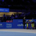 Skupljaču loptica pozlilo usred meča, na nosilima iznet: Dramatična scena na meču Danila Medvedeva