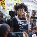 U Parizu stotine demonstranata marširalo protiv policijskog nasilja uprkos zabrani