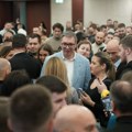 "Svako stajalište imaće isti standard kao na terazijama": Šapić i Vučić na koktelu sa mladima u Sava Centru: Beograd…