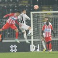Partizan srušio Zvezdu za vrh i jesenju titulu: Penal za crno-bele, dva poništena gola Mijatovića i prekidi zbog navijača…