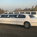 Koliko košta iznajmljivanje limuzina i oldtajmera u Srbiji: Jedan model može da primi i 20 ljudi, a unutra čist luksuz