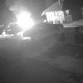 Zapaljen auto ispred restorana u Paraćinu! Čula se jaka detonacija, svi izleteli napolje: Plamen zahvatio i druga vozila…