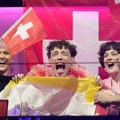 Evo kakvo značenje ima zastava koju je ponosno držao švajcarac: Nema veze sa Švajcarskom, a ovo je hteo njome da poruči…