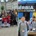 Kad je izašao pred navijače Srbije, nastao delirijum! Gledali u vrata autobusa i čekali - pogledajte njegovu reakciju