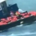 Haos na moru! Brod počeo da tone: Vlasti angažovale policiju i obalsku stražu, otkriven dramatični snimak (video)