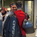 Federer izgrlio Đokovića posle teškog meča i "prozivkom" izmamio osmeh na licu srpskog asa