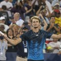 Zverev je u polufinalu! Nemac izbacio Cicipasa na mastersu u Parizu