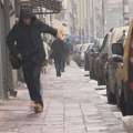 Mladić se okliznuo i udario glavom o betonski stepenik, tek kada je pogledao snimak pada zaledio se od straha: Sad ga muči…