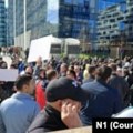 Razišli se demonstranti koji su blokirali ulaz u televiziju N1 u Beogradu