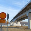 Putevi Srbije upozoravaju: Krađa lima, žice i kapije sa autoputa Ruma-Šabac ugrožava bezbednost