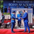 Živimo u teško vreme a ne dolazi nam lakše: Predsednik Vučić na svečanosti završetka školovanja mladih oficira