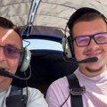 Plamen ih progutao u sekundi! Snimljen trenutak pada aviona u kom su poginuli pilot i njegov imenjak! (video)