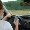 Međunarodna akcija "Fokus na putu": MUP upozorava na opasnost korišćenja telefona tokom vožnje