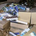 Uhapšeni pokušao da prošvercuje 3.000 boksova cigareta
