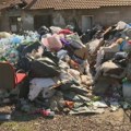 Divlja deponija nadomak kuća - i pored tri prazna kontejnera: Stanovnici Krnjače mole za rešenje, a dobijaju smeće i tišinu…