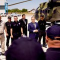 Helikopter i kamioni sa vatrogascima krenuli za Španiju, ispratio ih Dačić