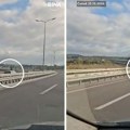 Ne jedan, već dvojica za volanom jure u suprotnom smeru: Snimak sulude vožnje, policija traga za vozačem BMW-a