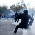 „Neoliberalni kapitalizam dostigao vrhunac, ovo je klasna borba na život i smrt“: Sagovornici o nasilnim protestima u Evropi…