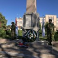 Polaganjem venaca na spomenik palih boraca, svečano je obeležen 1. novembar – Dan oslobođenja Sremske Mitrovice od…