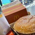 Šta je izvor trovanja u MekDonalds restoranima širom SAD - iz prodaje povučena jedna vrsta hamburgera