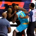 Brutalna tuča bivši NBA asova! Sevale su pesnice, krenuli su žestoko jedan na drugog! Završili u publici, niko nije mogao da…
