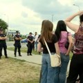 Kragujevčanima ne dozvoljavaju da priđu Data centru koji je posetila Ana Brnabić: Policija legitimiše okupljene VIDEO