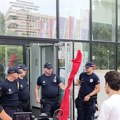 Sa protesta u kampusu zahtevano da policija napusti studentski grad (VIDEO)