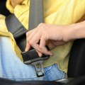 Mnogi vozači ne znaju čemu služi malo crno dugme na pojasu: Većina ne zna ni da postoji, a ima važnu namenu
