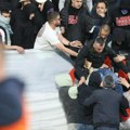 Povređeno nekoliko navijača Crvene zvezde: Hitna pomoć uletela na teren stadiona u Loznici! Povređeni odvezeni na nosilima