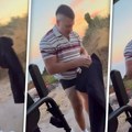 Sloba Radanović usred nedođije ostao u gaćama, a ona sve snimila: Pevač u boksericama zamešao kukovima