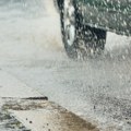 Nevreme pogodilo Split: Ulice pod vodom, bujice izbacivale poklopce šahtova, saobraćaj otežan