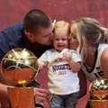 Tata jeste osvojio NBA prsten, ali je ćerka Ognjena ukrala šou nakon finala (VIDEO)
