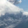 Proradio indonežanski vulkan Marapi, automobili i putevi prekriveni pepelom