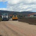 Put Čepure-Raševica: U toku je rehabilitacija lokalne saobraćajnice kod Paraćina