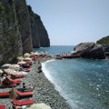 Crna Gora ove sezone ima problem: Ni u luksuznim hotelima sa ol inkluziv paketom nema ni parkinga ni ležaljki