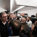 Vučić iz voza za Mitrovicu: U Kragujevcu 16.000 ljudi sa „svima iz Beograda“ (FOTO)