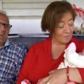 Sonja koja se porodila u 57. godini prvi put se oglasila: Objavila sliku ćerke i napisala nekoliko reči