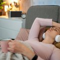 Počinjete dan uz televizor ili muziku? Naučnici istraživali vezu između zvuka i rizika od demencije