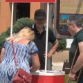 Dveri u Ivanjici prikupljale potpise podrške za kampanju „Jedna je majka“ (VIDEO)