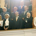 Ovo je porodica novog premijera Lepa supruga Maja, sinovi Danilo i Mihailo, mama i sestra došli da podrže predsednika Vlade…