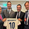 Legenda svetskog fudbala doobio zaslužena priznanja: Pokloni Zlatanu Ibrahimoviću od čelnika FSS