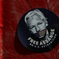 Džulijan Asanž: Osnivač Vikiliksa izašao iz britanskog zatvora posle priznanja krivice i nagodbe sa Amerikom