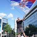 Sirene, zastave, baklje, pesma se orila: Slavlje na ulicama Srbije posle olimpijskog zlata vaterpolista