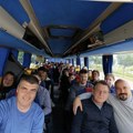 Simpatizeri i članovi SNS-a iz Kragujevca organizovano otišli na Svenarodni sabor u Niš (VIDEO)