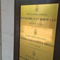 MUP: Policija uhapsila četiri osobe koje su brašnom i jajima gađale prostorije SNS u Novom Sadu