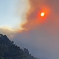 Gori Dalmacija Meštani brane kuće, turisti u panici, dim stigao do Brača i Hvara (video)