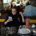 Neposlušnim građanima u Iranu, država isključuje mobilne usluge